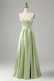 Robe de demoiselle d’honneur sans bretelles plissée verte avec fente