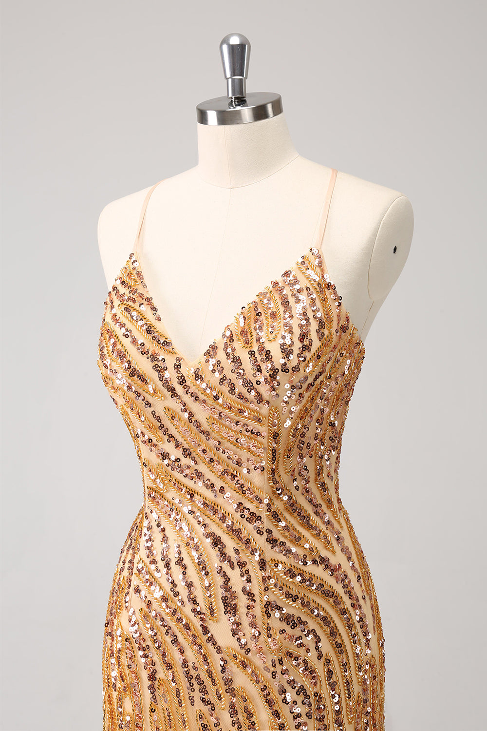 Robe de bal à col en V à paillettes dorées scintillantes avec franges