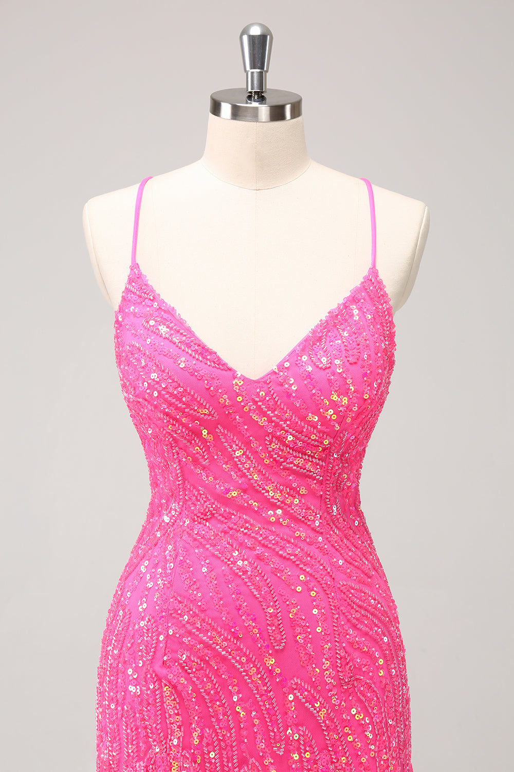 Robe de bal à col en V à paillettes dorées scintillantes avec franges