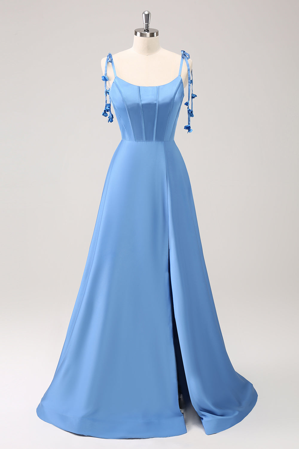 Robe de soirée trapèze bleue en satin à bretelles spaghetti et fente
