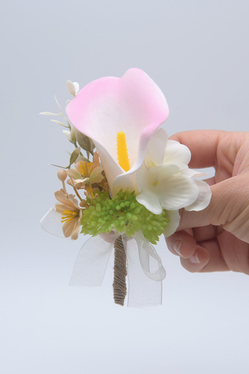 Boutonnière rose pour hommes pour bal de fin d’année