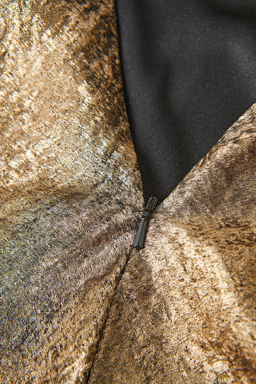 Robe de cocktail midi en satin doré à col dos nu sirène