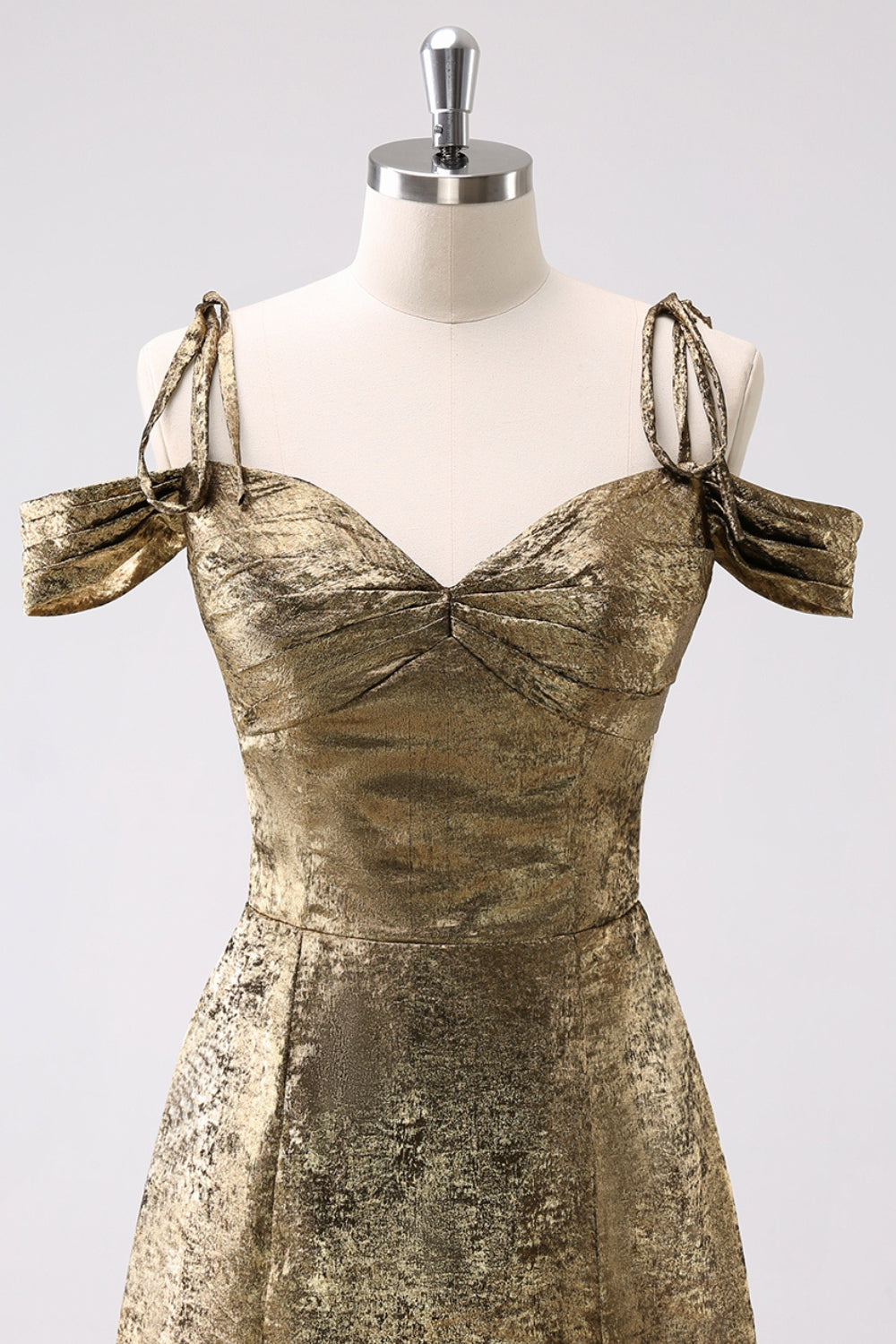 Robe courte trapèze à épaules dénudées dorée