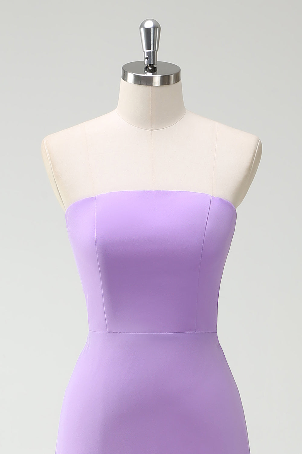 Robe de demoiselle d’honneur longue à volants trapèze violette sans bretelles avec nœuds papillon