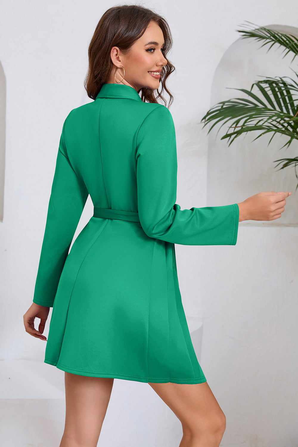 Robe de cocktail courte plissée verte avec noeud