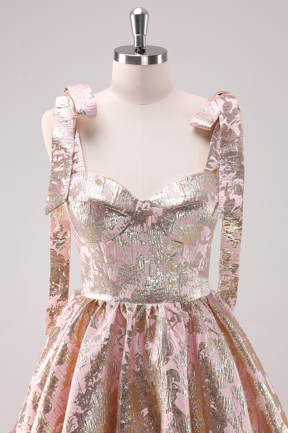 Robe de soirée Court métallisée à bretelles réglables argentées et volants