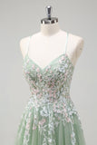 Robe de soirée longue en tulle à bretelles spaghetti et coupe trapèze Sage avec applications