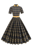 Robe Midi à carreaux noirs à col Claudine des années 1950