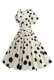 Robe midi à col bateau a-ligne imprimée de roses noires des années 1950