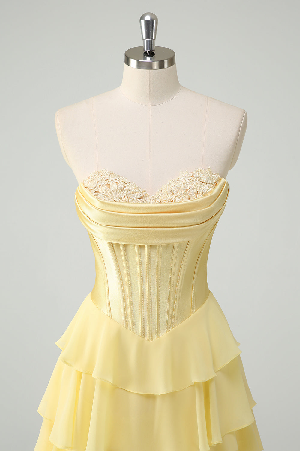 Jaune chérie à volants Une Robe De Soirée Droite