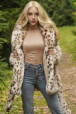 Manteau moelleux en fausse fourrure léopard blanc avec ceinture