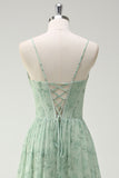 Robe de demoiselle d'honneur longue à bretelles spaghetti et imprimé floral vert avec fente