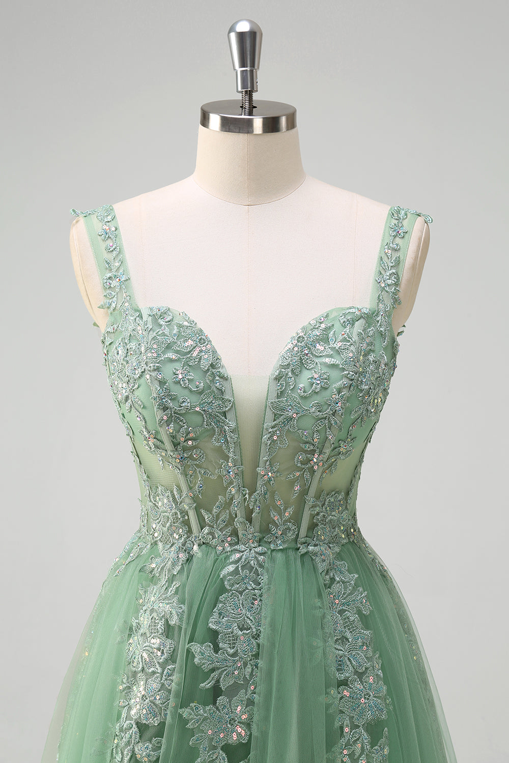 Robe de soirée longue en tulle à bretelles spaghetti vertes avec appliques