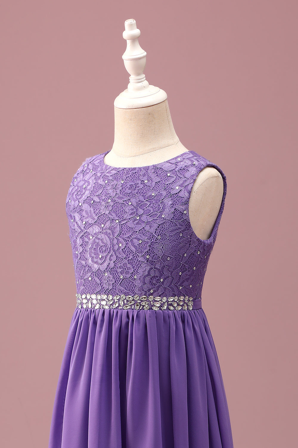 Dentelle violette une ligne col rond courte robe de demoiselle d’honneur junior avec ceinture en strass
