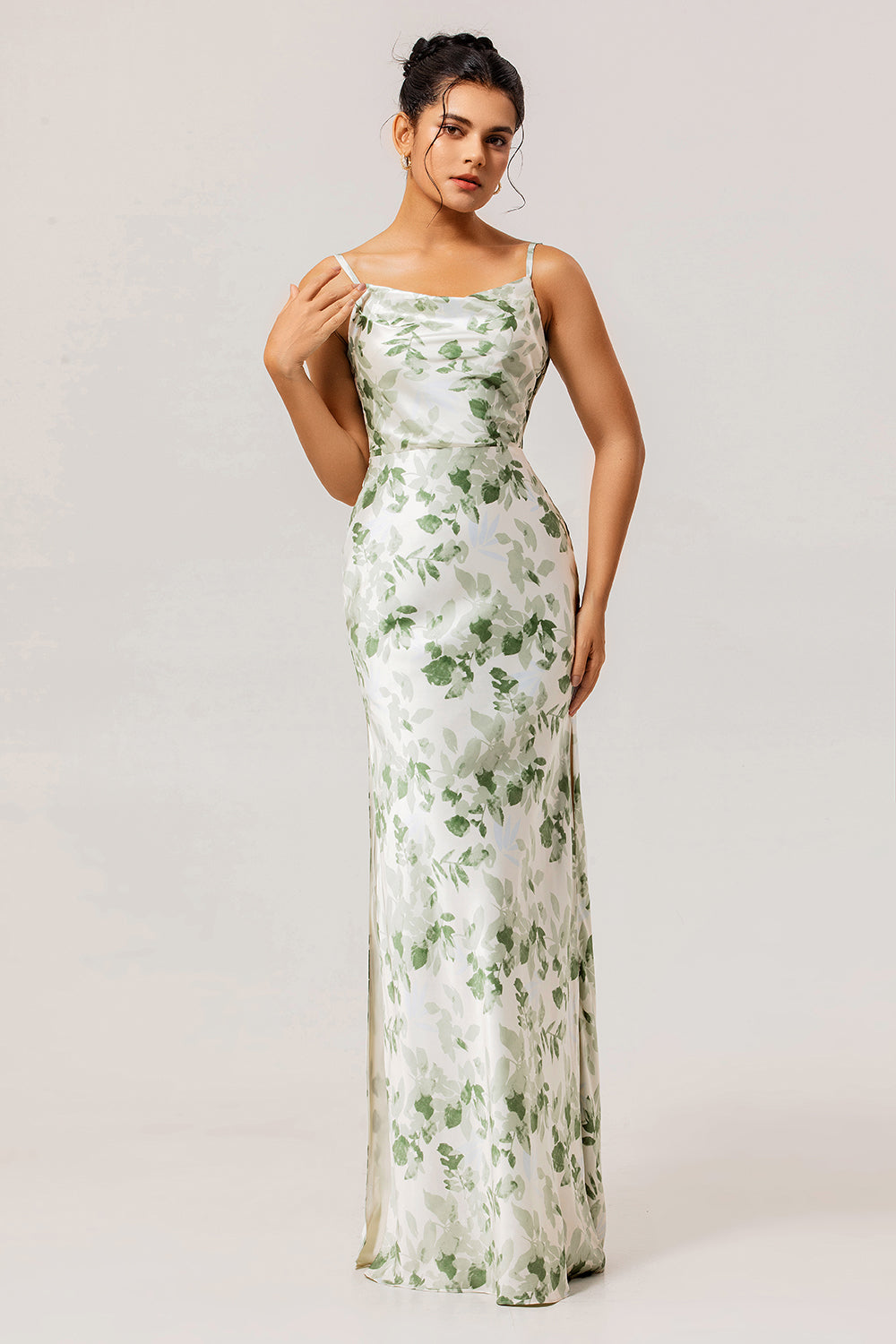 Robe de demoiselle d’honneur à col bénitier gainée florale verte avec fente