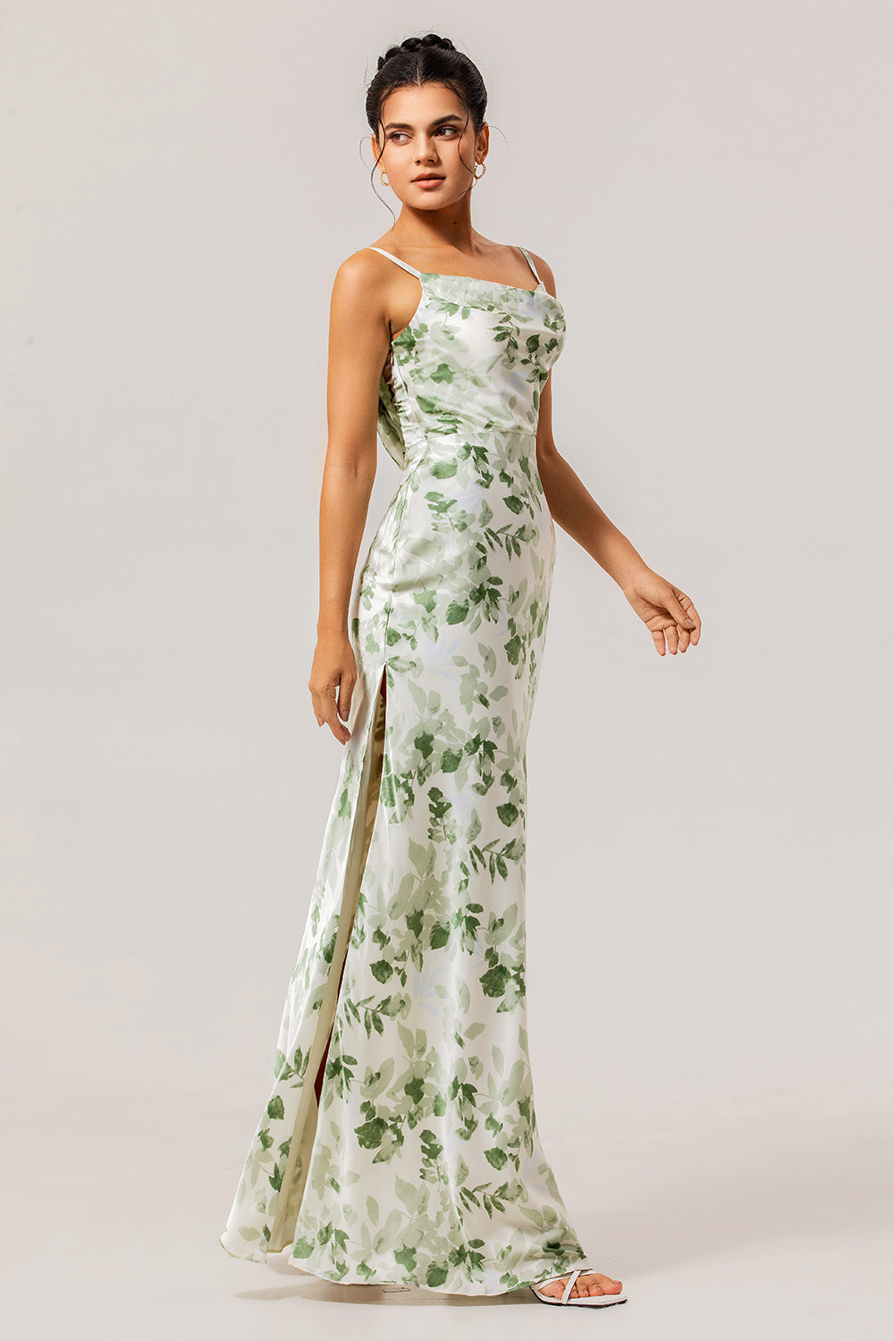 Robe de demoiselle d’honneur à col bénitier gainée florale verte avec fente