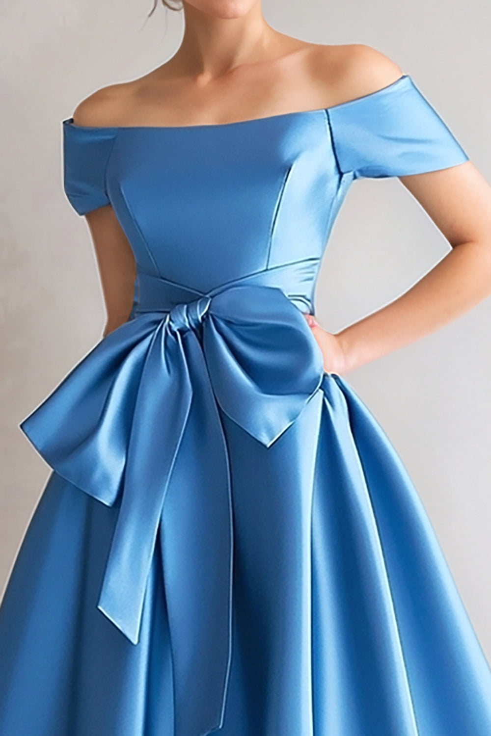 Bleu dénudé épaule trapèze Satin Thé longueur Mère de la mariée Robe avec noeud
