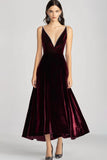 Robe formelle en velours à bretelles spaghetti bordeaux col en V