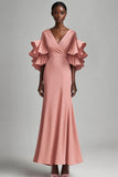 Robe longue mère sirène à col en V rose gris avec volants