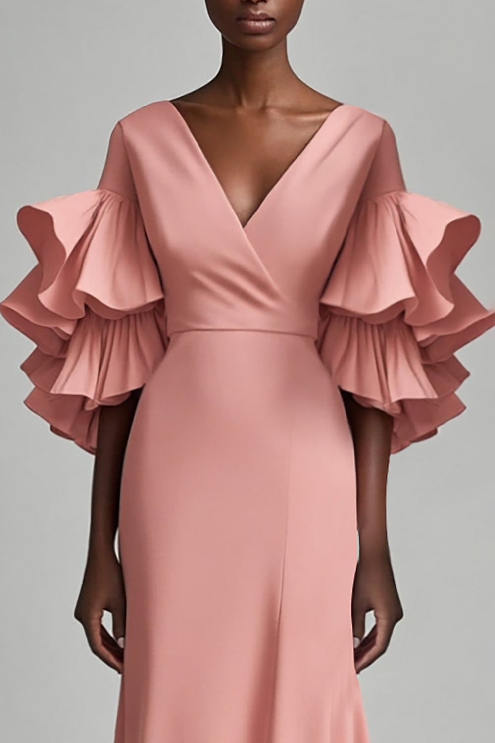 Robe longue mère sirène à col en V rose gris avec volants