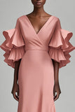 Robe longue mère sirène à col en V rose gris avec volants
