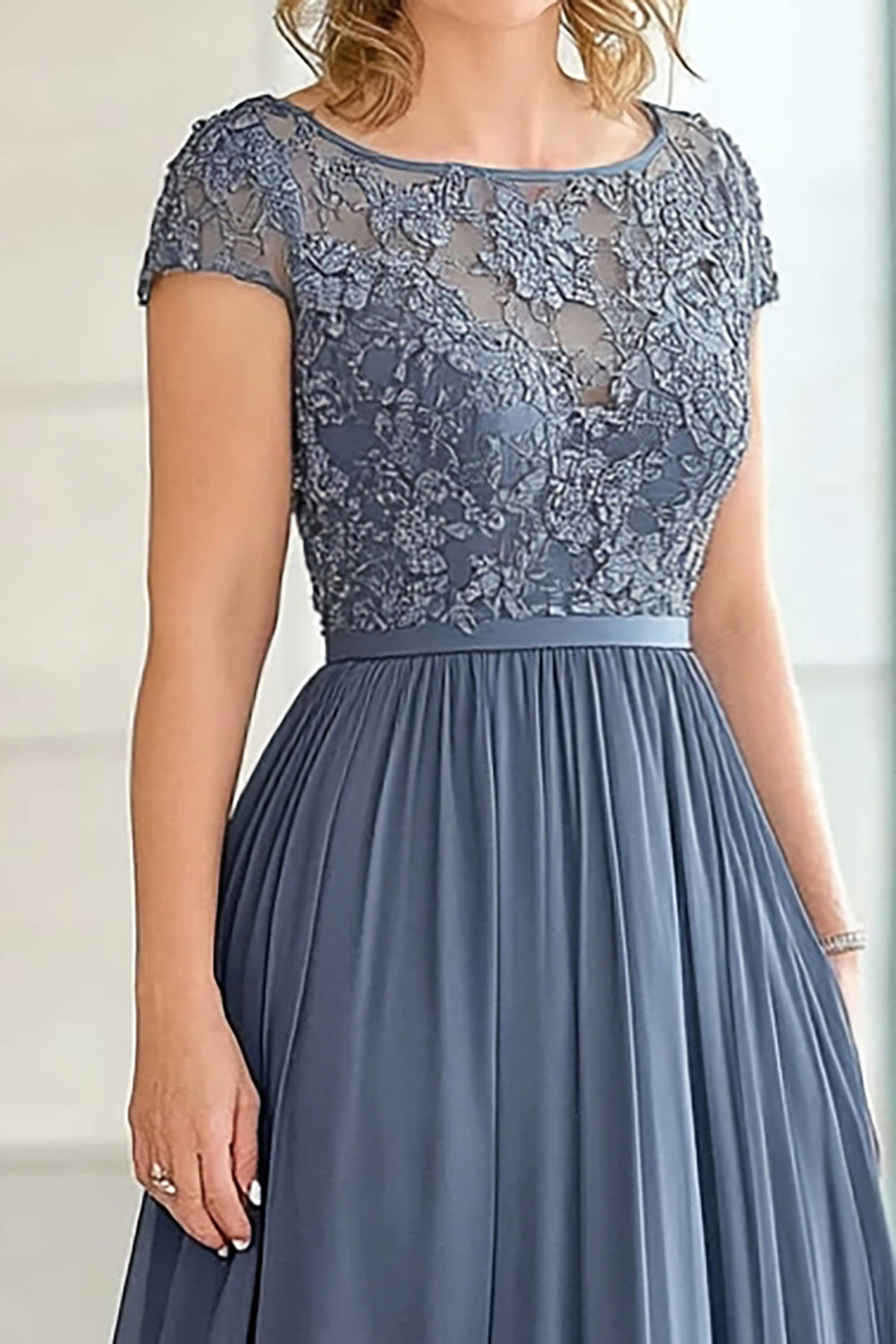 Élégant gris bleu Une ligne Cap Manches Mère De La Mariée Robe Avec Appliques De Dentelle