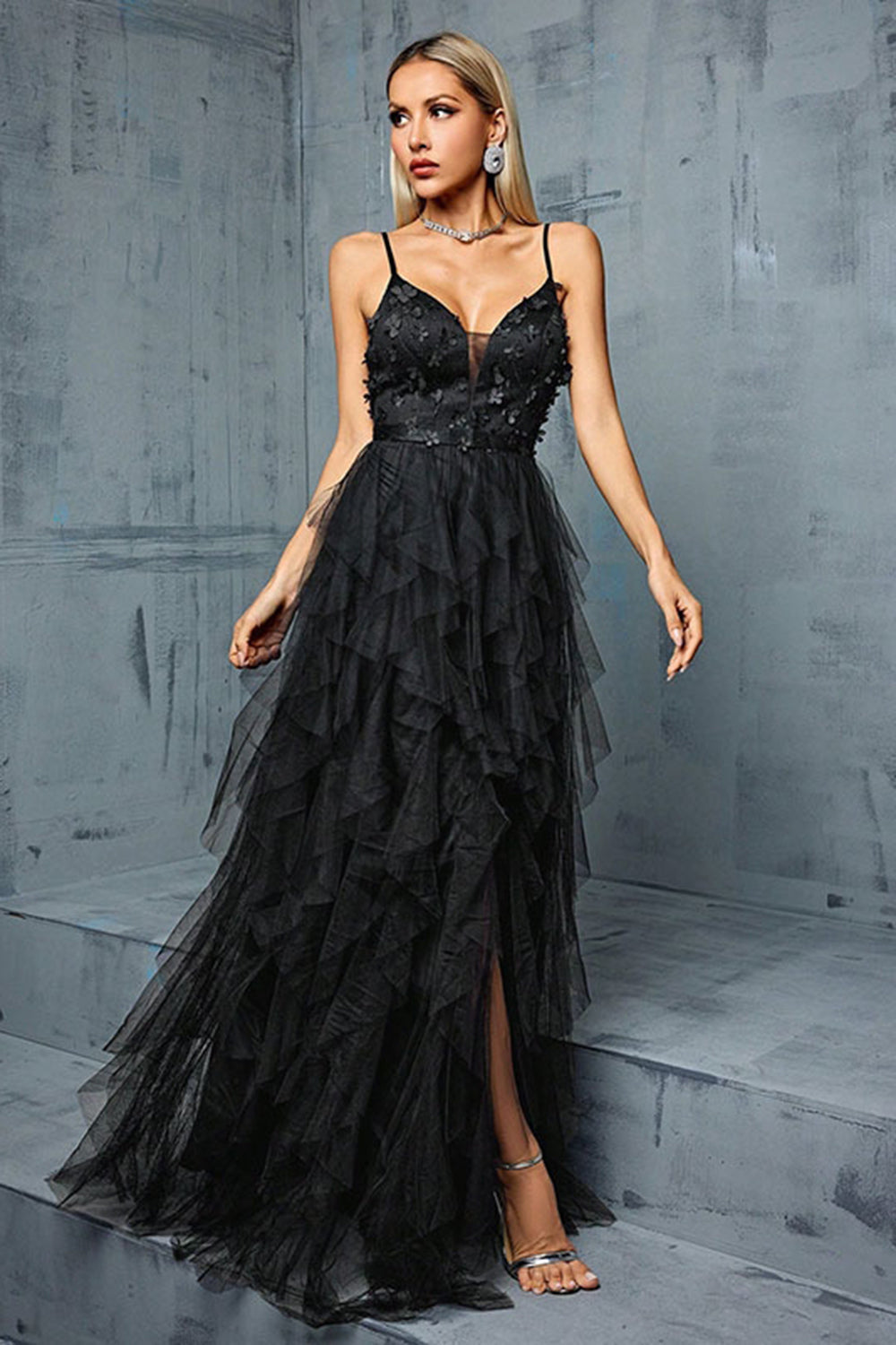 Noir A-ligne spaghetti bretelles fleurs volants tulle longue robe de bal avec fente