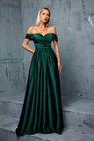Robe de bal longue trapèze en satin vert armée à épaules dénudées