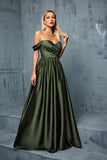 Robe de bal longue trapèze en satin vert armée à épaules dénudées
