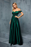 Robe de bal longue trapèze en satin vert armée à épaules dénudées