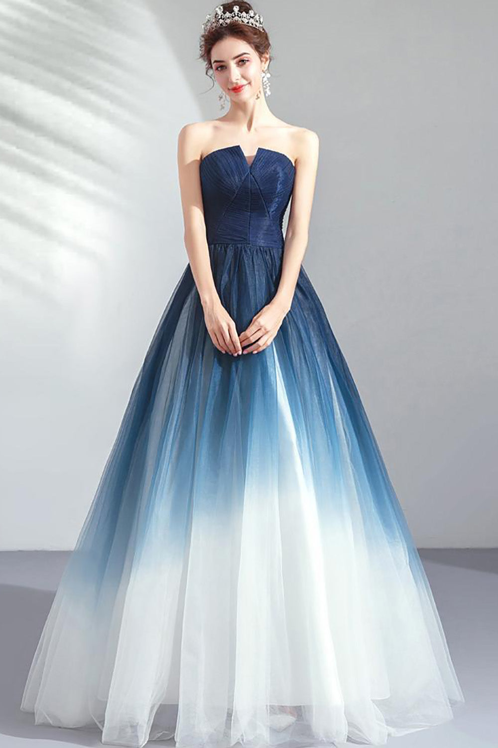 Robe longue soirée plissée en tulle sans bretelles bleu marine