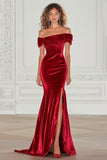 Robe de bal militaire bordeaux en velours sirène à épaules dénudées avec fente
