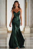 Robe de bal longue en satin vert foncé à bretelles spaghetti