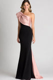 Élégante robe de gala en satin froncé noir et blush à une épaule