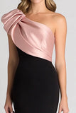 Élégante robe de gala en satin froncé noir et blush à une épaule