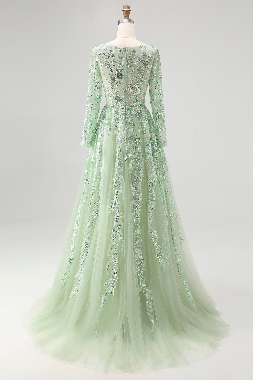 Robe de bal en tulle vert sauge à manches longues et décolleté en V avec appliques