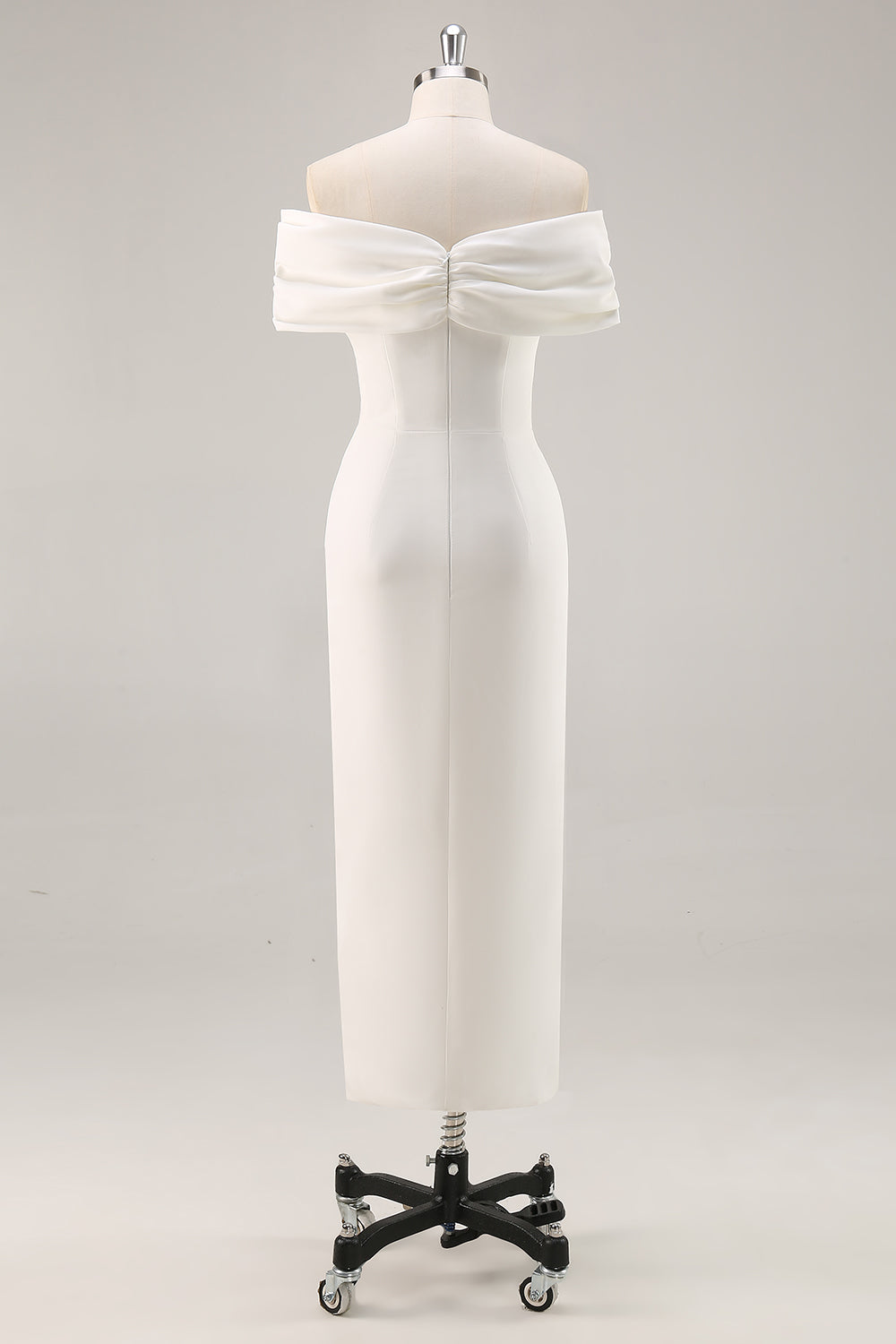 Robe de graduation asymétrique en satin mat fourreau blanc