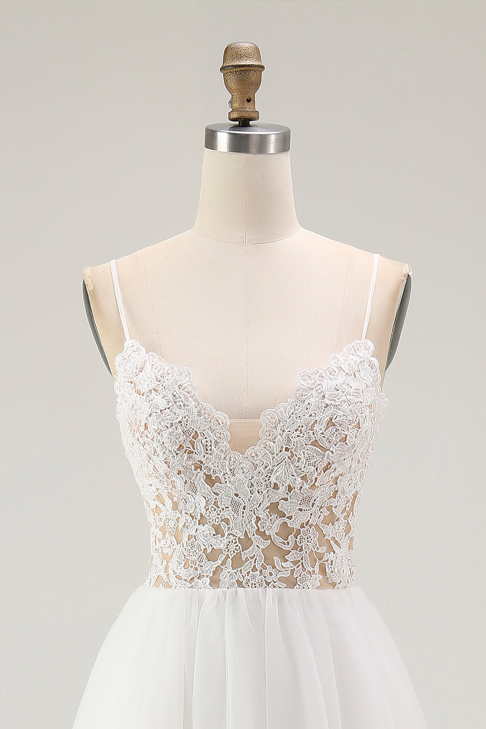 Robe blanche trapèze en tulle et dentelle longueur thé