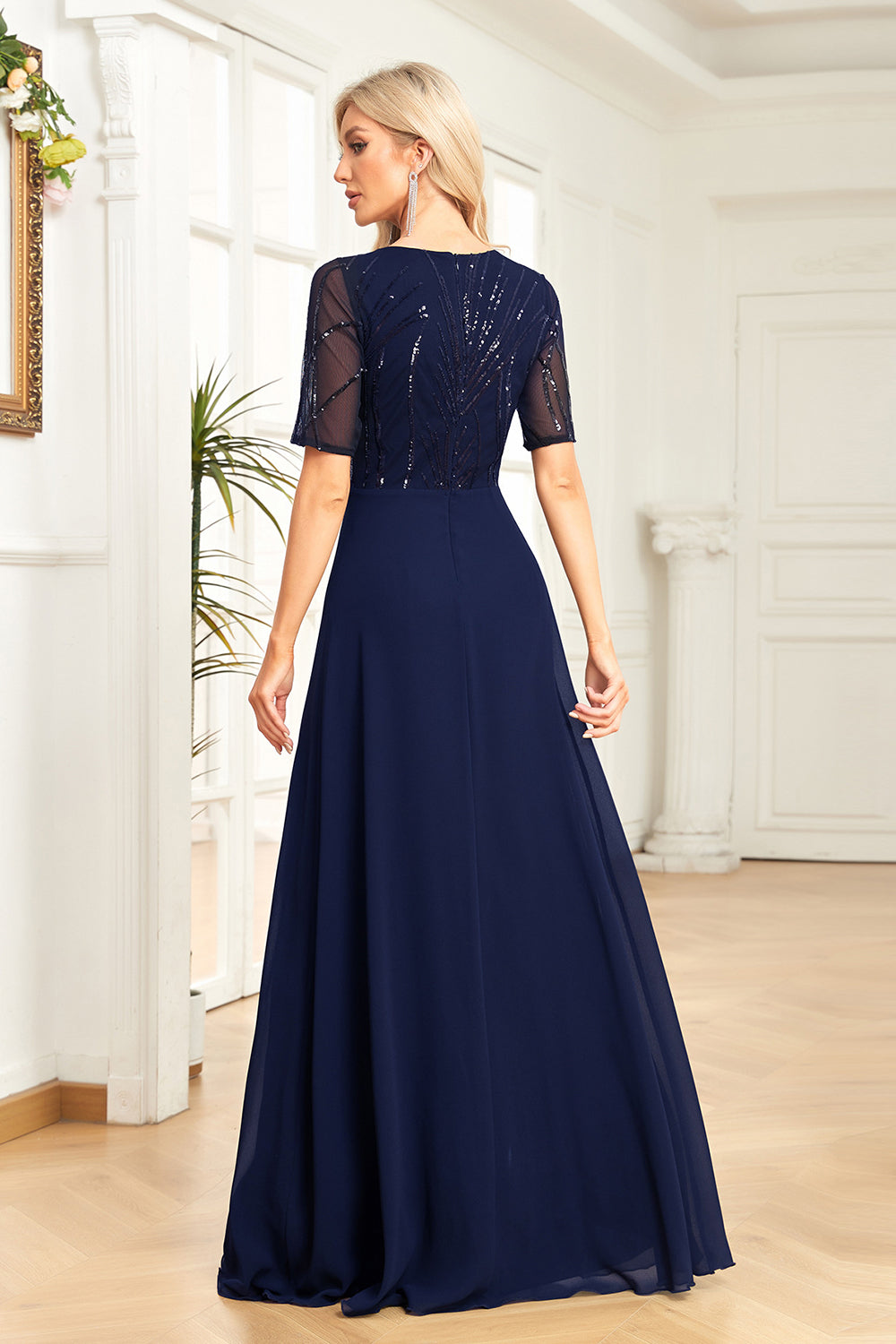 Mousseline de soie noire Demi-manches Col rond Appliques Une ligne Mère de la mariée Robe
