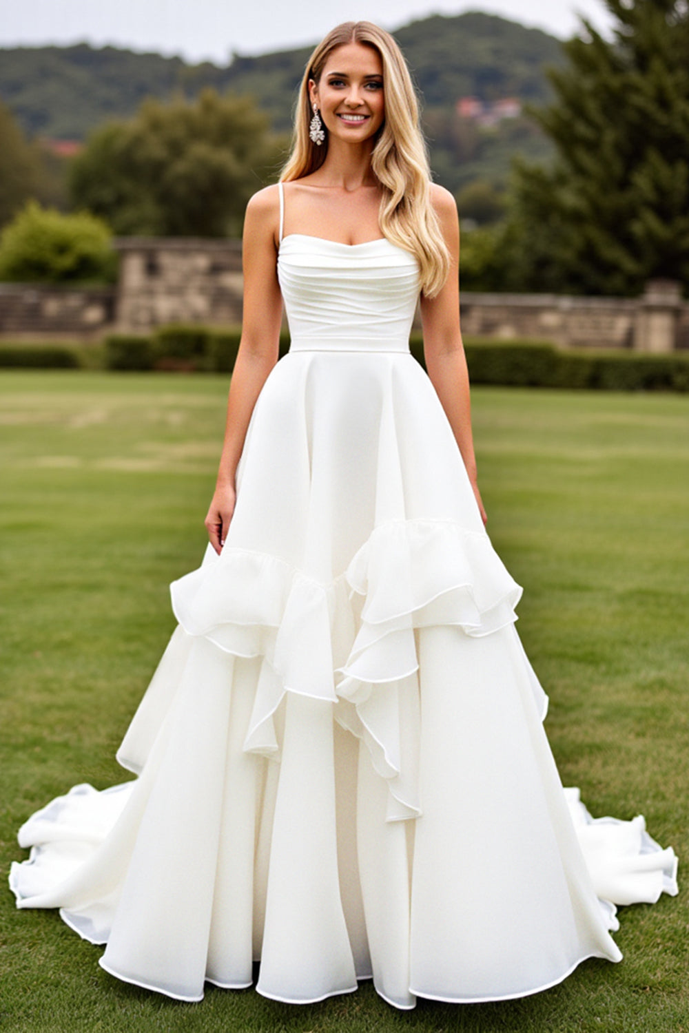Robe de mariée froncée ivoire à volants