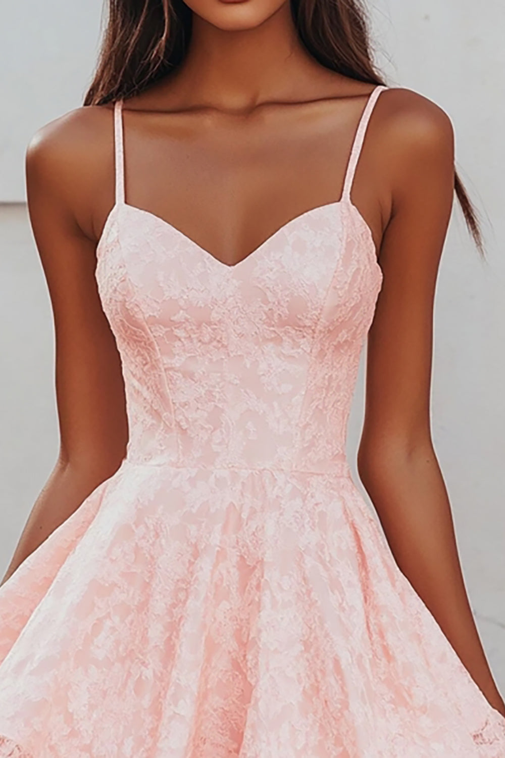 Robe courte de graduation en dentelle rose une ligne