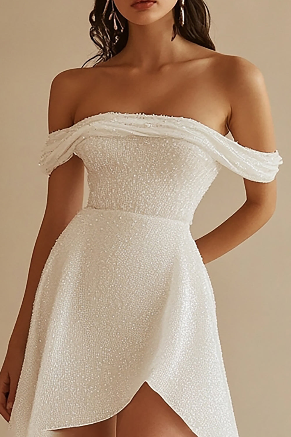 Robe à paillettes blanches scintillantes à épaules dénudées