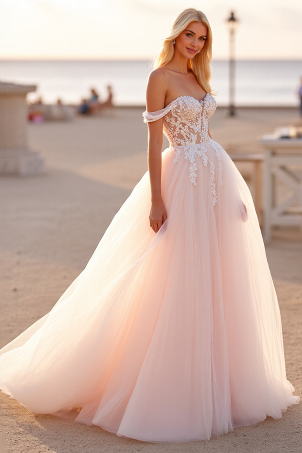Robe de mariée en tulle blush à épaules dénudées avec appliques