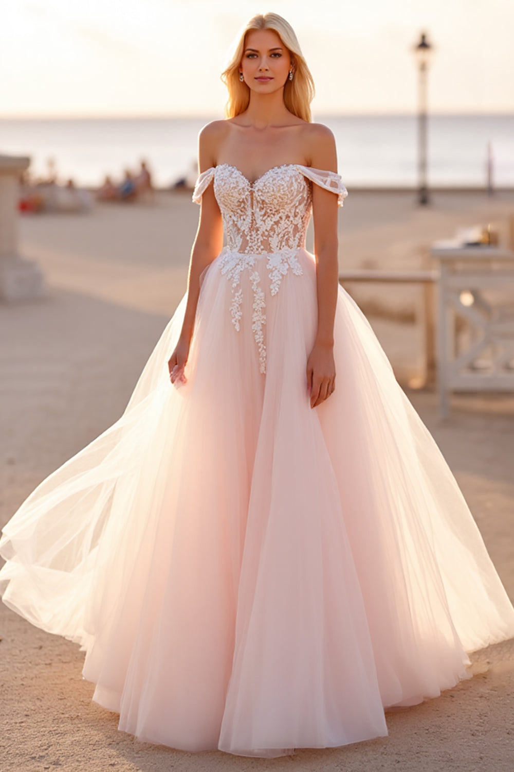 Robe de mariée en tulle blush à épaules dénudées avec appliques