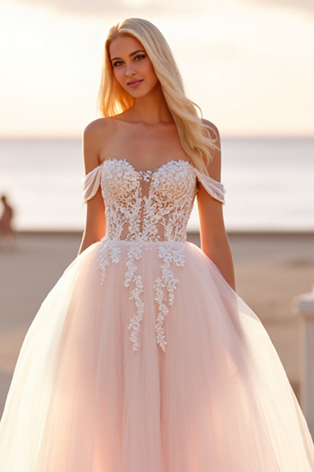 Robe de mariée en tulle blush à épaules dénudées avec appliques