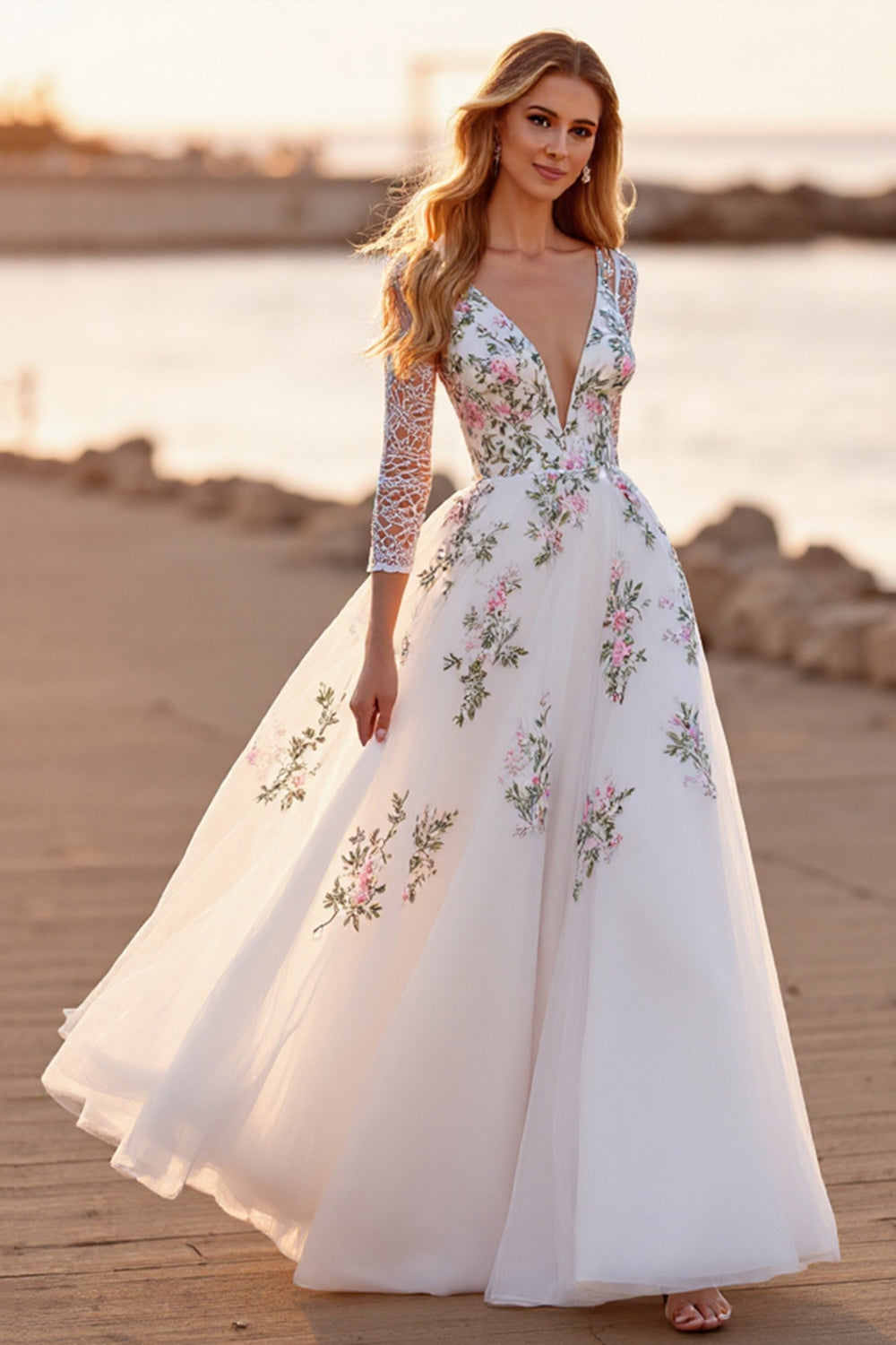 Tulle blanc une ligne Boho longueur sol robe de mariée avec des fleurs