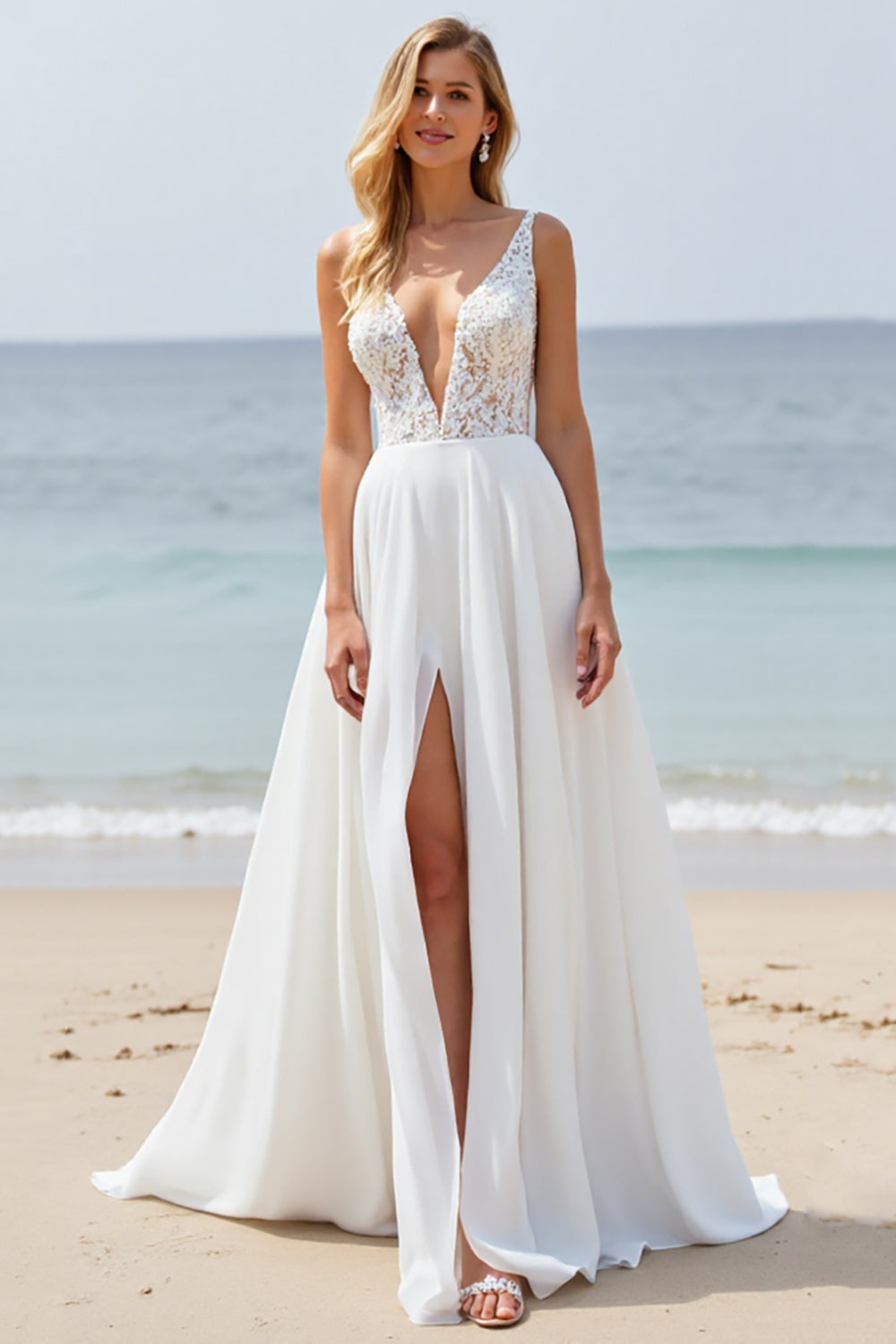 Mousseline de soie blanche Une ligne Boho Sweep Train Robe de mariée avec dentelle