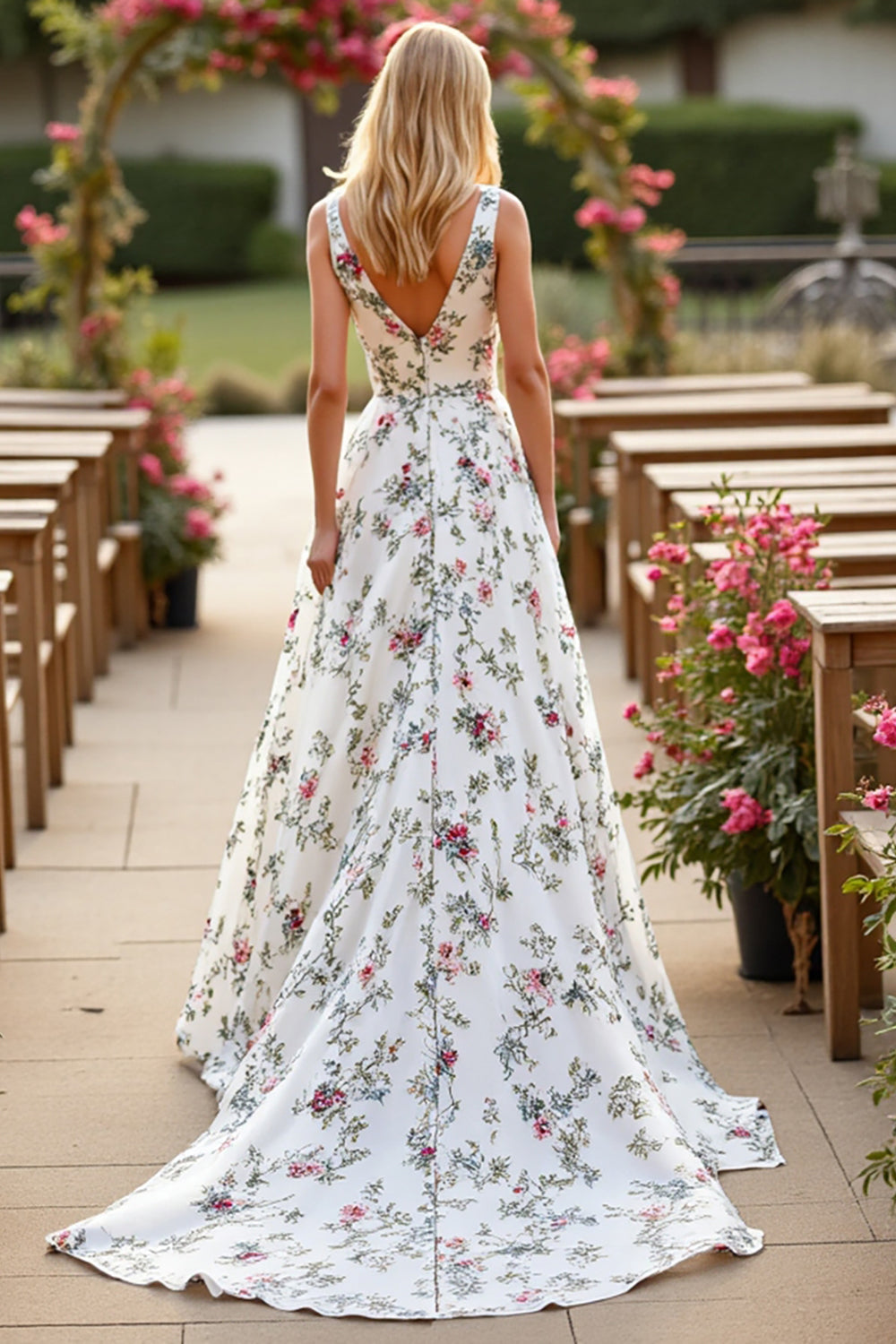 Robe de mariée florale à col en V blanc A Line Sweep Train