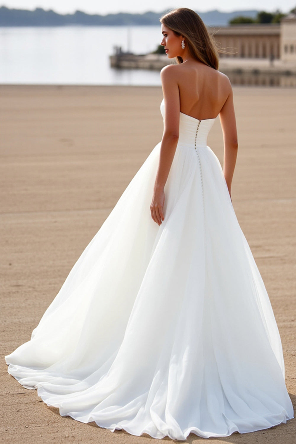 Robe de mariée bustier en mousseline de soie blanche A Line Sweep Train