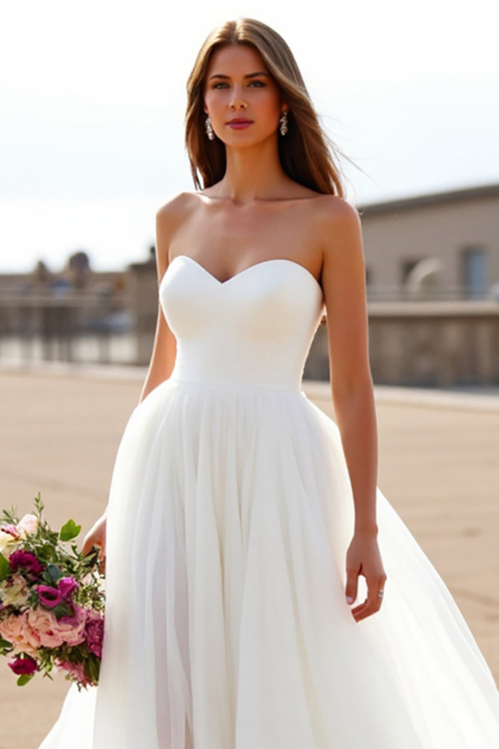 Robe de mariée bustier en mousseline de soie blanche A Line Sweep Train